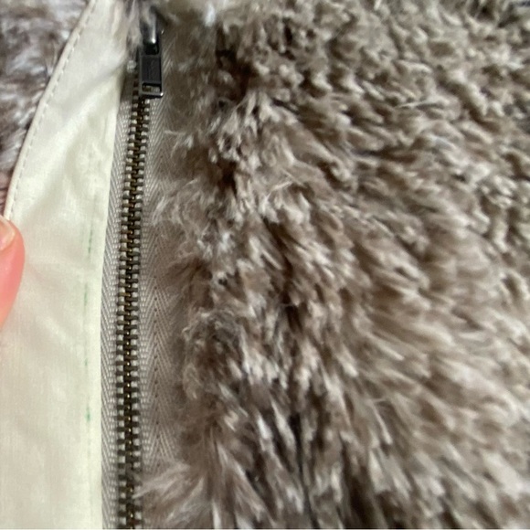Cabi Aspen Faux Fur Vest Size Medium - Picture 12 of 16